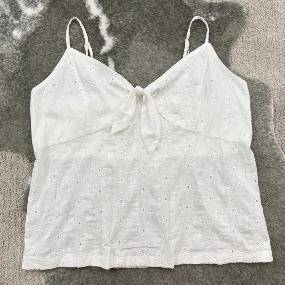 Old Navy Eyelet Tie Front Top - Picture 4 of 11